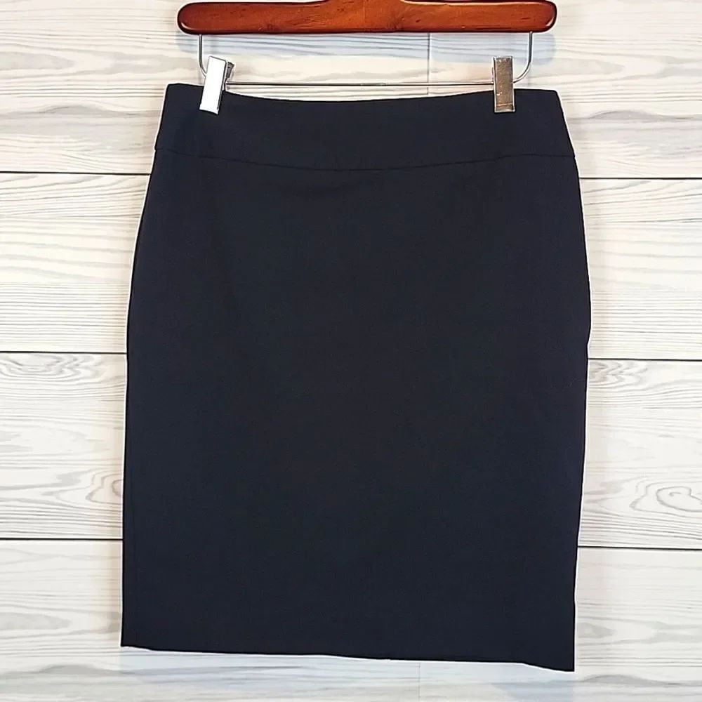 Liz Claiborne petite pencil skirt - black above knee length Women's Size 4P
